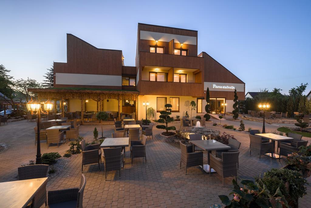 Floros Simfonija Hotel Sventoji Ngoại thất bức ảnh